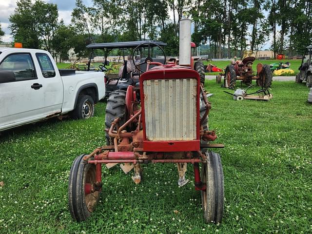Image of Farmall 140 equipment image 1