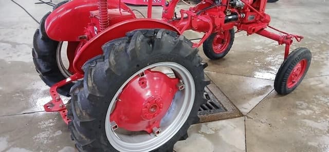 Image of Farmall Cub equipment image 1