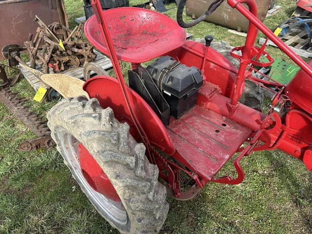 Image of Farmall Cub equipment image 4