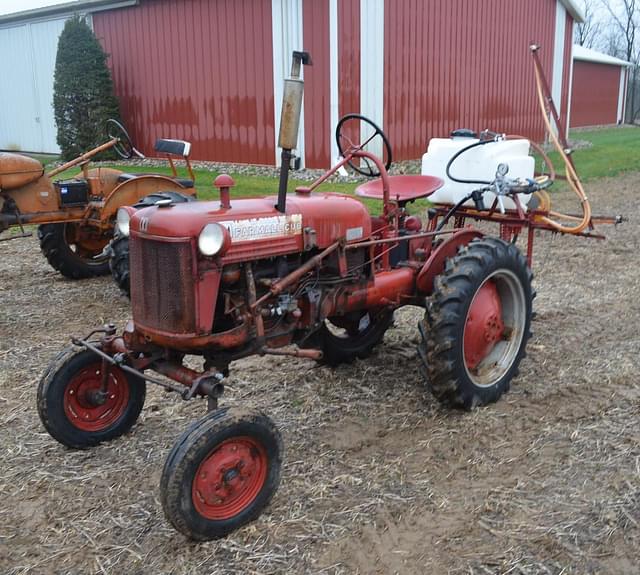 Image of Farmall Cub equipment image 2