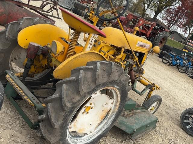 Image of Farmall Cub equipment image 2