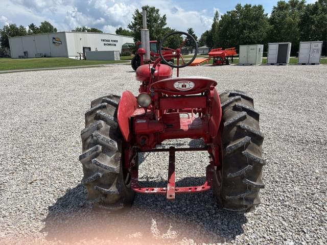 Image of Farmall A equipment image 3