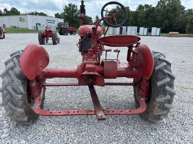 Image of Farmall B equipment image 3
