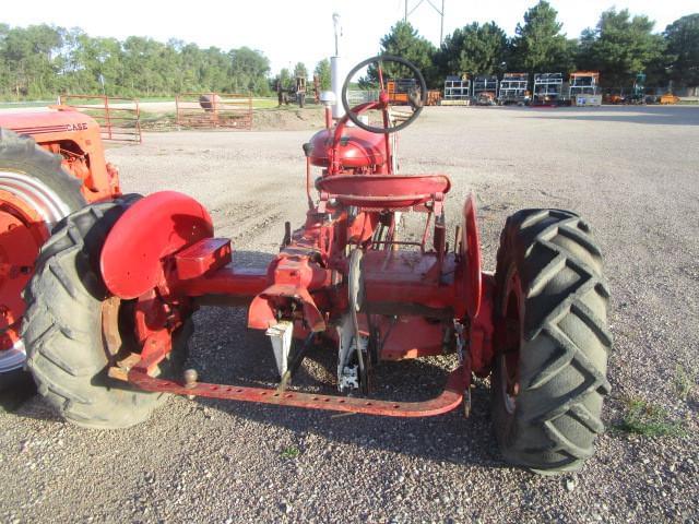 Image of Farmall B equipment image 2
