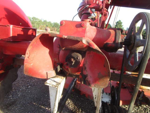 Image of Farmall B equipment image 3