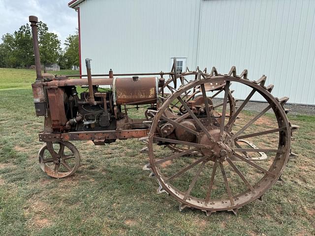 Image of Farmall F-12 equipment image 1