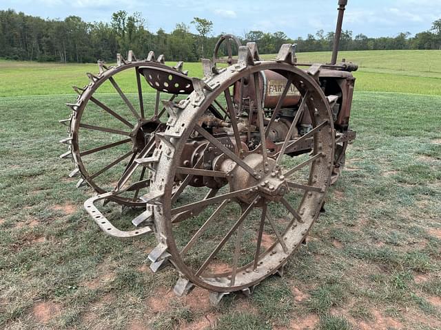 Image of Farmall F-12 equipment image 4