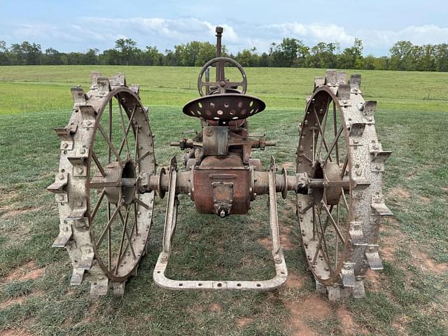 Image of Farmall F-12 equipment image 3