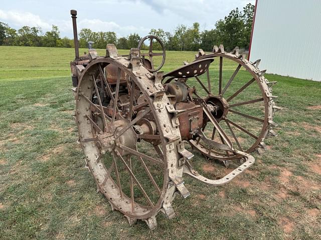 Image of Farmall F-12 equipment image 2