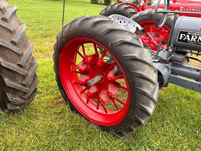 Image of Farmall F-12 equipment image 4