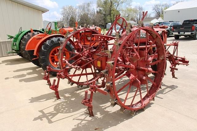 Image of Farmall F-12 equipment image 3