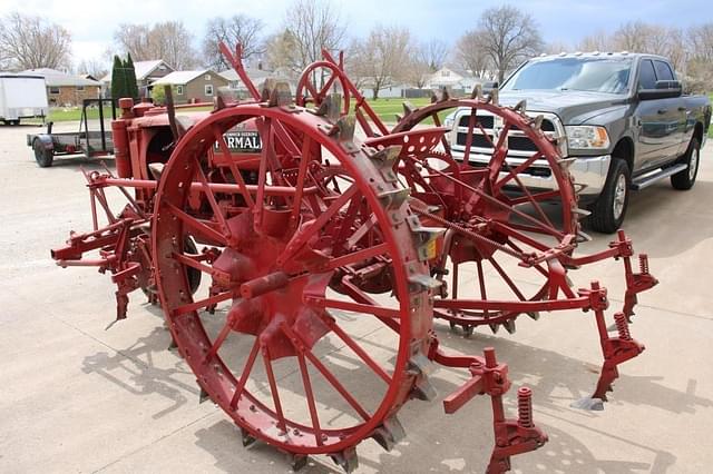Image of Farmall F-12 equipment image 4