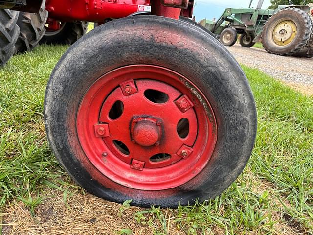 Image of Farmall F-20 equipment image 2