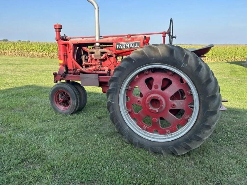 Main image Farmall F-20