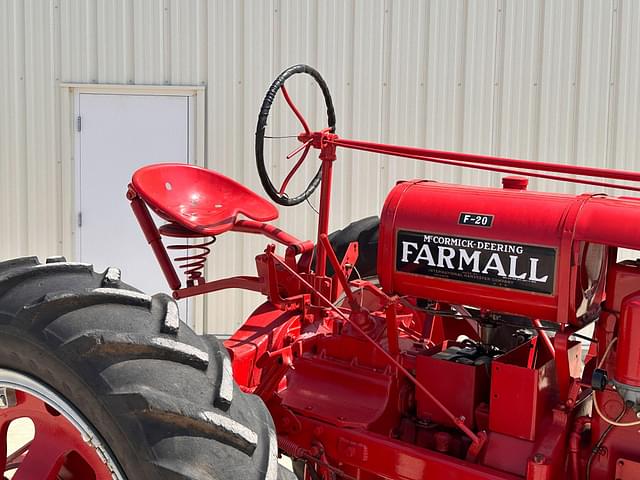 Image of Farmall F-20 equipment image 2