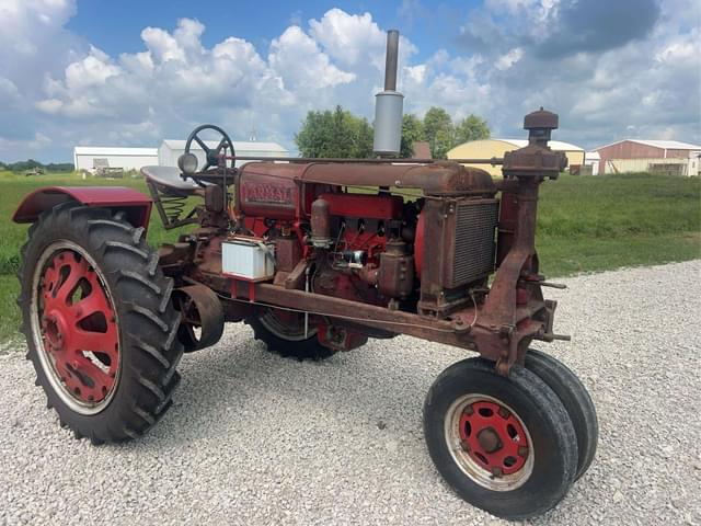 Image of Farmall F-20 equipment image 2