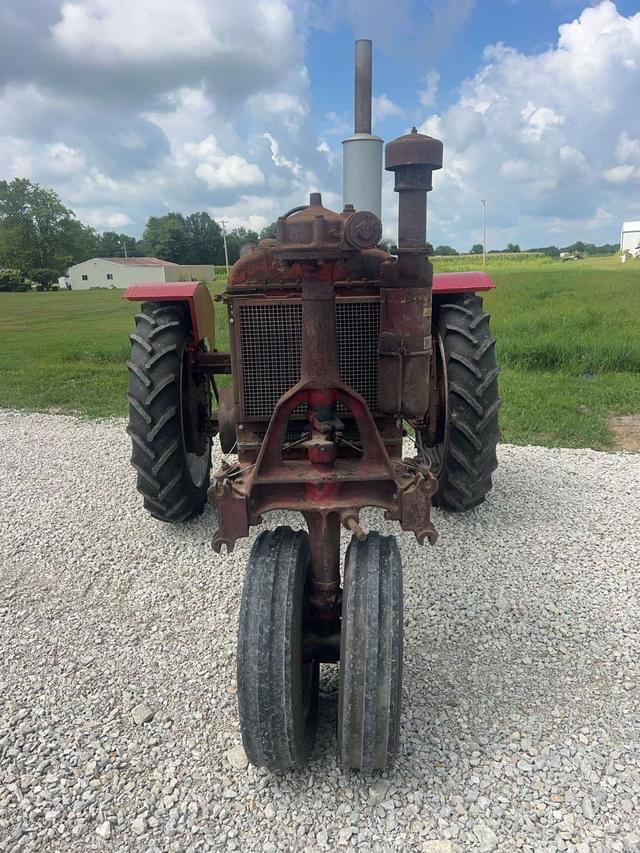 Image of Farmall F-20 equipment image 1