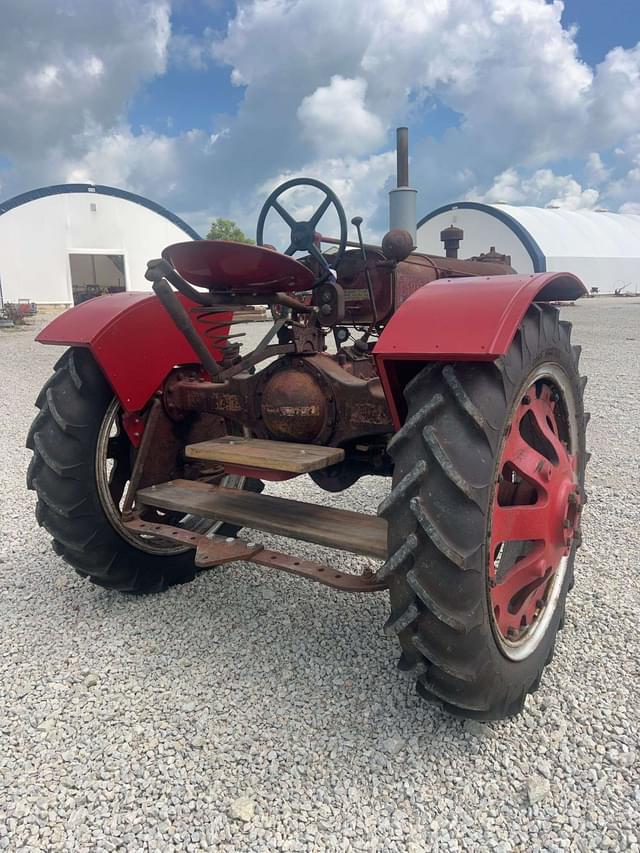 Image of Farmall F-20 equipment image 4
