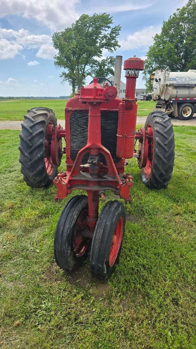 Image of Farmall F-20 equipment image 1