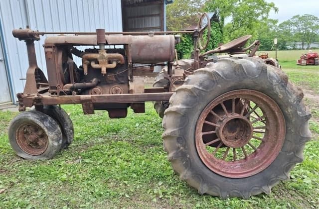 Image of Farmall F-20 equipment image 1
