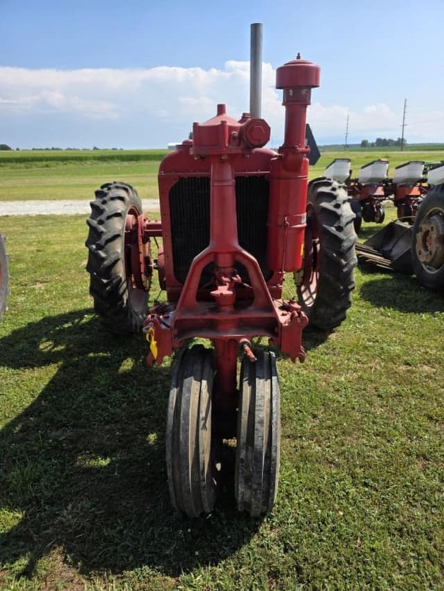Image of Farmall F-20 equipment image 2