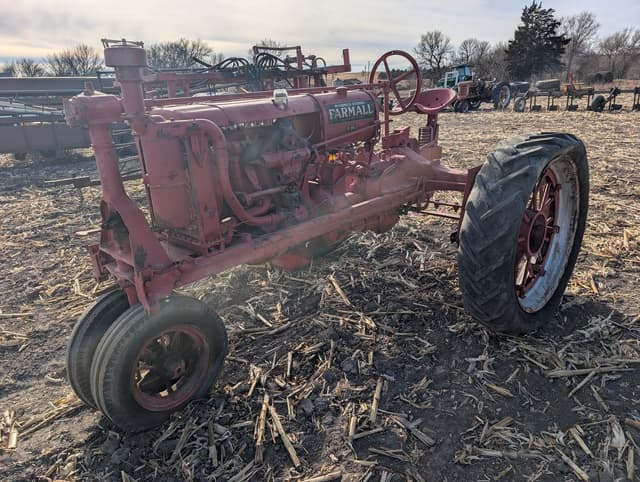 Image of Farmall F-20 equipment image 2