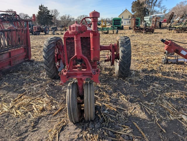 Image of Farmall F-20 equipment image 1