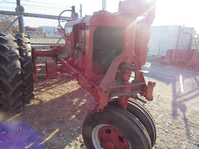 Image of Farmall F-20 equipment image 3