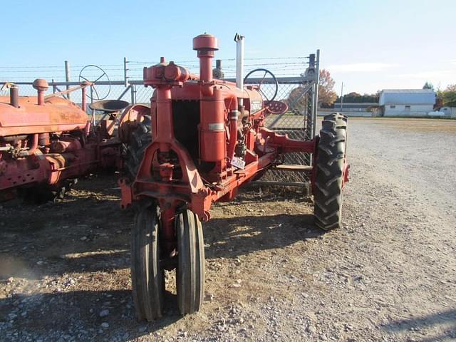 Image of Farmall F-20 equipment image 2