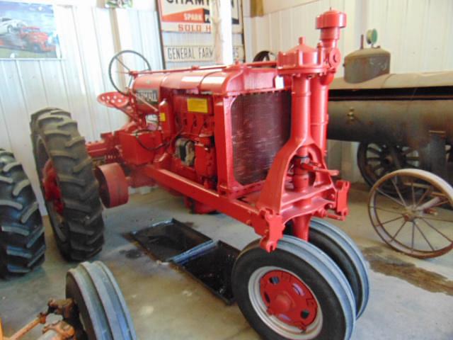 Image of Farmall F-20 equipment image 1