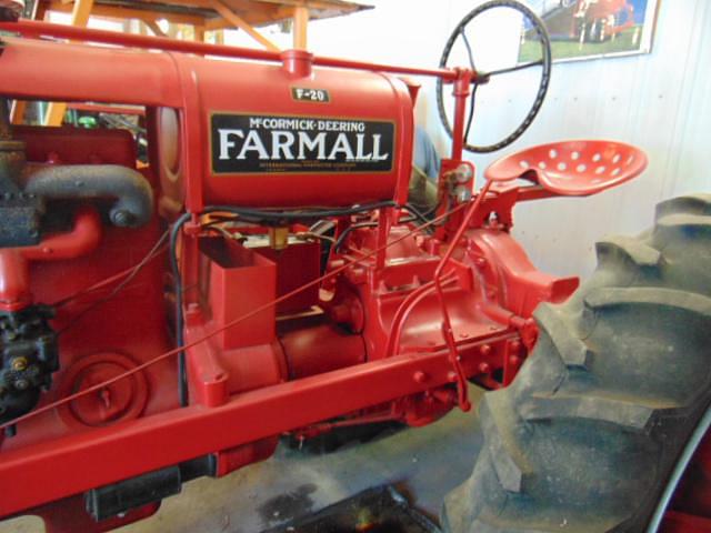 Image of Farmall F-20 equipment image 3