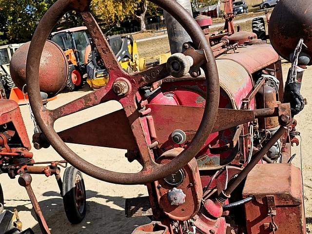 Image of Farmall F-20 equipment image 4