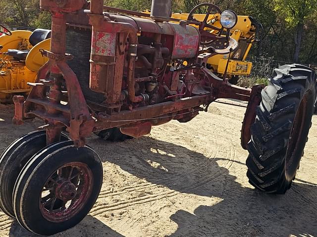 Image of Farmall F-20 equipment image 1