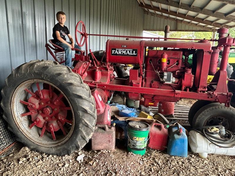 Image of Farmall F-30 Image 0