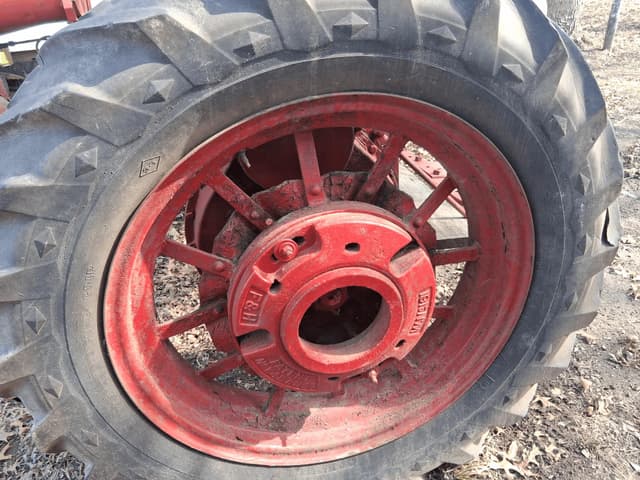 Image of Farmall F-30 equipment image 4