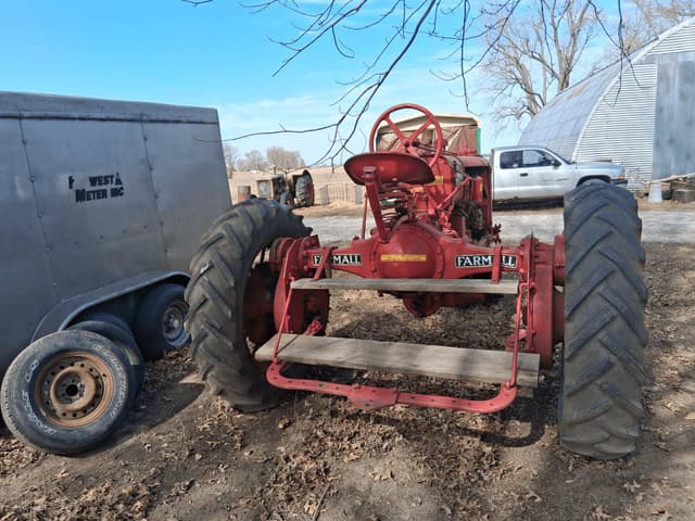 Image of Farmall F-30 equipment image 1
