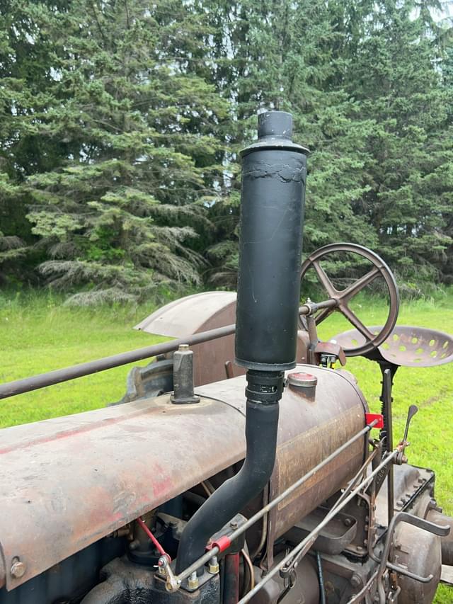 Image of Farmall F-12 equipment image 3