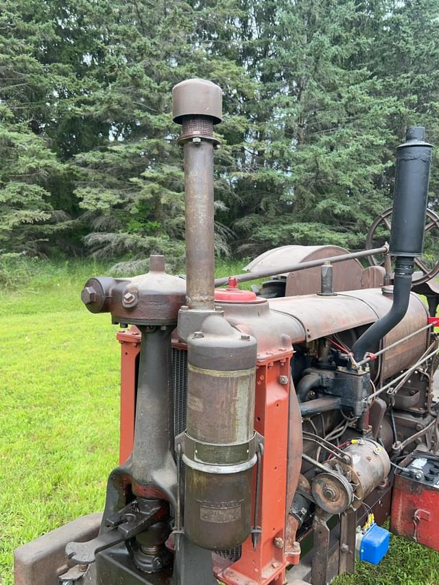 Image of Farmall F-12 equipment image 4