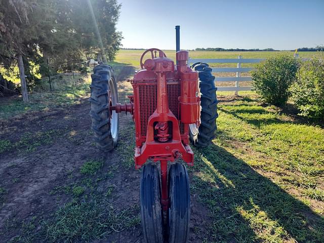 Image of Farmall F-12 equipment image 2