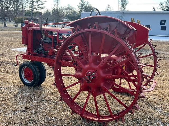 Image of Farmall F-12 equipment image 4