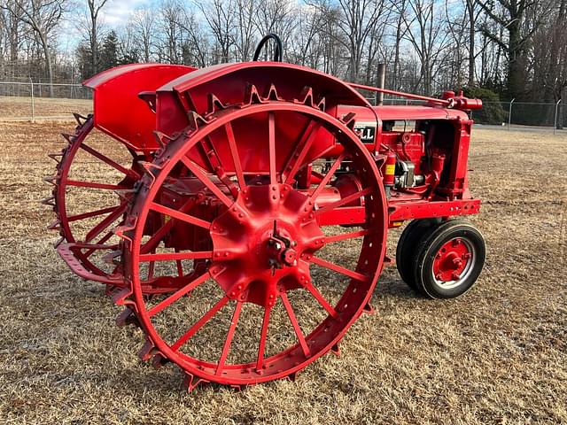 Image of Farmall F-12 equipment image 2