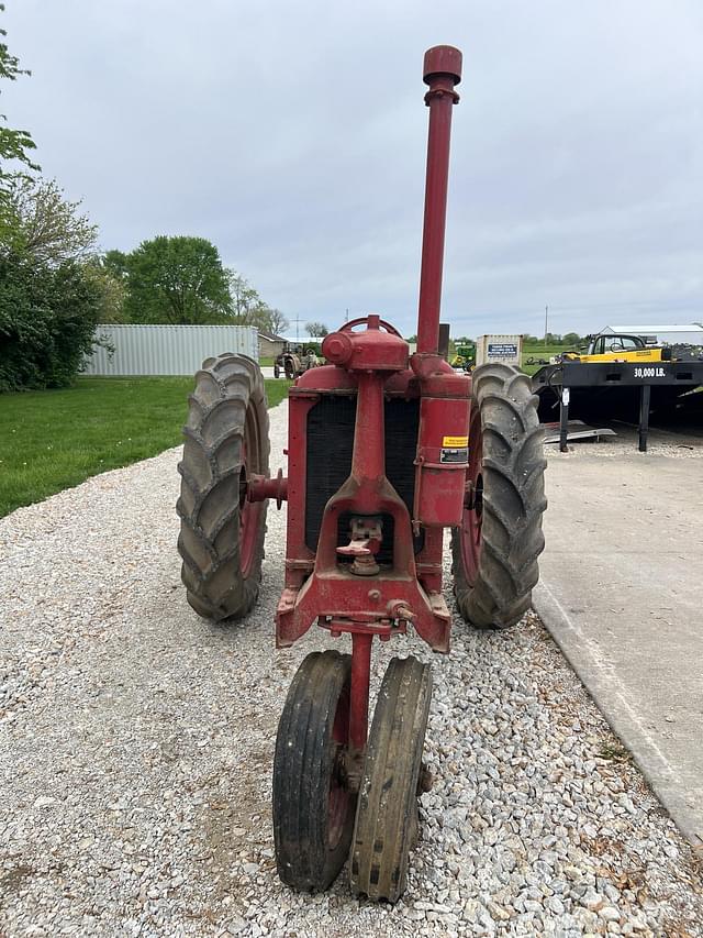 Image of Farmall F-12 equipment image 1