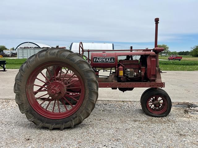 Image of Farmall F-12 equipment image 3