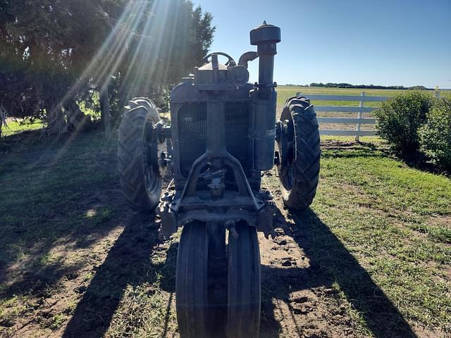 Image of Farmall F-20 equipment image 2