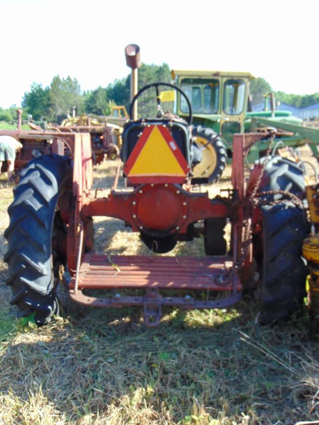 Image of Farmall F-20 equipment image 3