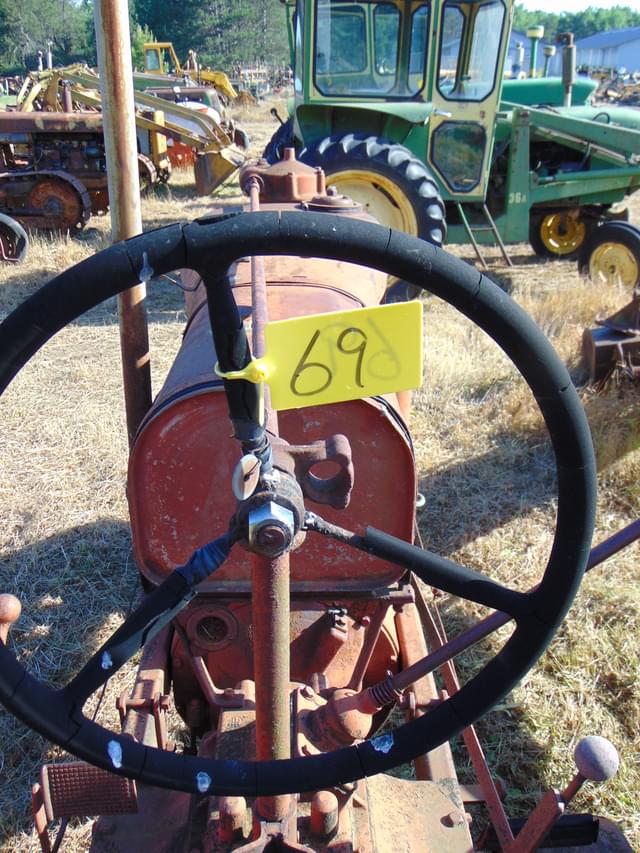 Image of Farmall F-20 equipment image 4