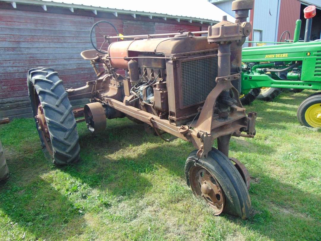 Image of Farmall F-20 Image 1