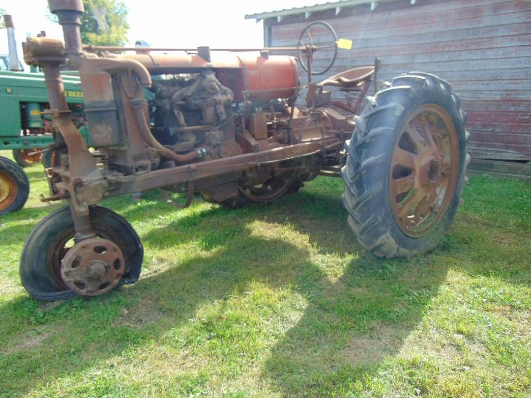 Image of Farmall F-20 Image 0