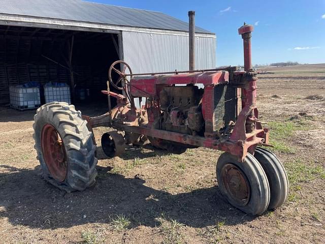 Image of Farmall F-20 equipment image 2