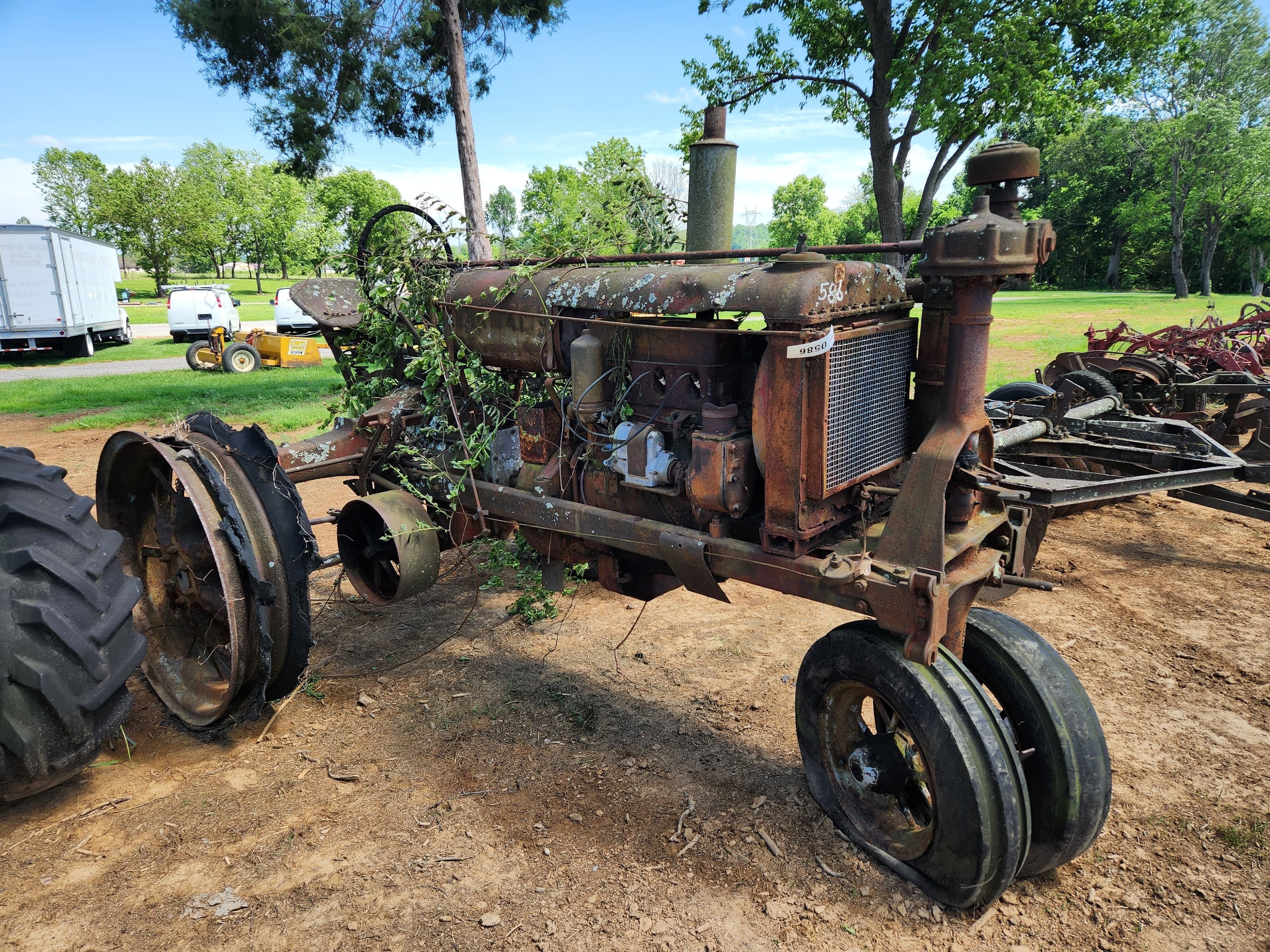 Farmall F-20 Equipment Image0